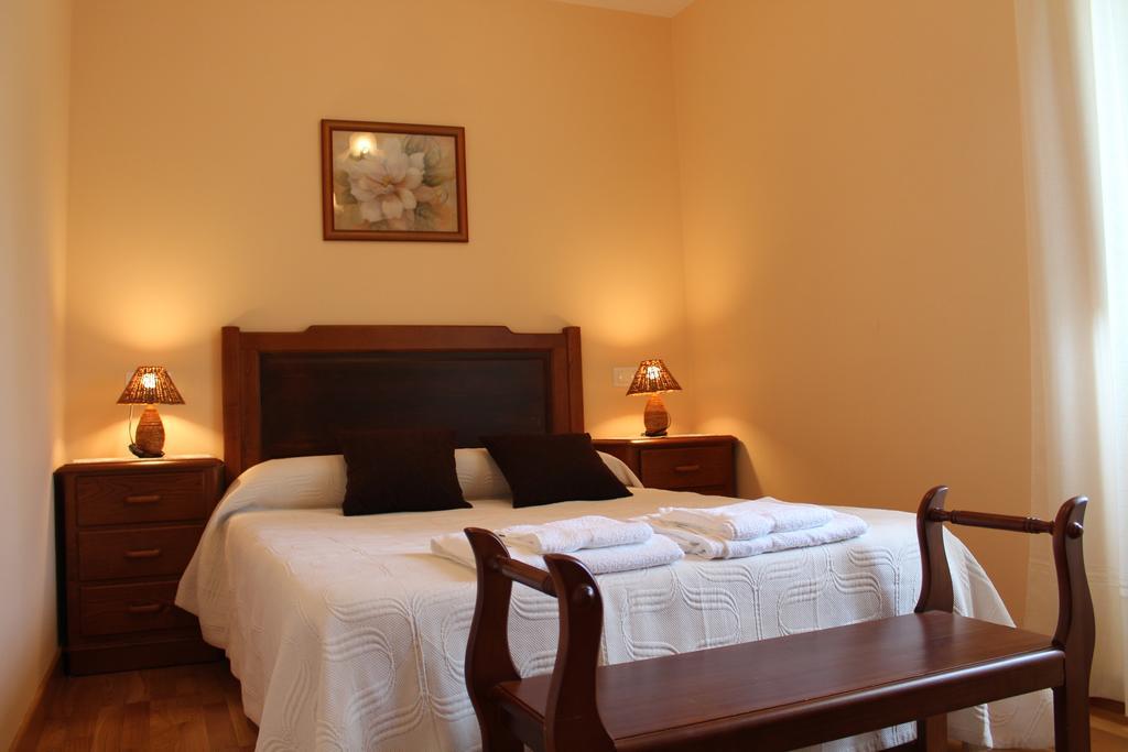 Apartamentos Casa Cerolleiro Castropol Esterno foto