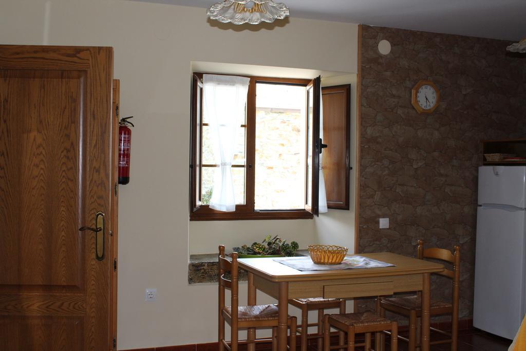 Apartamentos Casa Cerolleiro Castropol Esterno foto